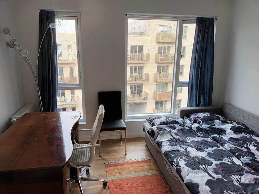 Fully Equipped Apartment, 15 Min To Downtown * København